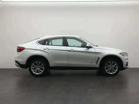 カタログ画像：Ｘ６ （X6） ｘＤｒｉｖｅ ３５ｉ 2018年1月 DBA-KU30S 3000cc ミネラル・ホワイト（メタリック・カラー） 燃費10.3km / l 外装