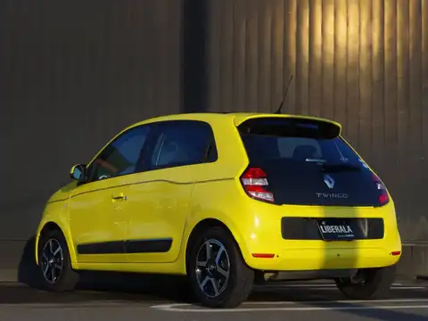 カタログ画像：トゥインゴ （TWINGO） インテンス キャンバストップ 2016年9月 DBA-AHH4B 900cc ジョン エクレール 燃費21.7km / l バック