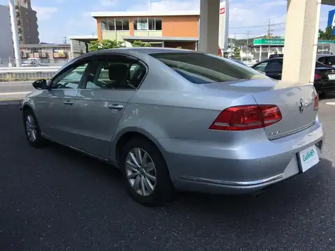 カタログ画像：パサート （PASSAT） ＴＳＩコンフォートライン 2011年5月 DBA-3CCAX 1400cc リフレックスシルバーメタリック 燃費18.4km / l バック