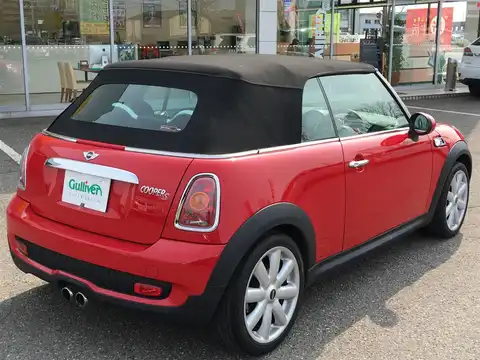 カタログ画像：ＭＩＮＩ （MINI） クーパーＳ コンバーチブル 2009年4月 ABA-MS16 1600cc チリ・レッド（ソリッド） 燃費12.6km / l バック