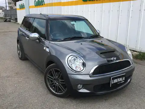 カタログ画像：ＭＩＮＩ （MINI） クーパーＳ クラブマン 2007年10月 ABA-MM16 1600cc ピュア・シルバー（メタリック）orスパークリング・シルバー（メタリック）orダークシルバー（メタリック） 燃費12.4km / l メイン（その他）