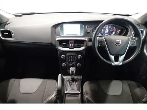 カタログ画像：Ｖ４０ （V40） Ｄ４ モメンタム 2018年7月 LDA-MD4204T 2000cc アイスホワイト 燃費20.0km / l 内装