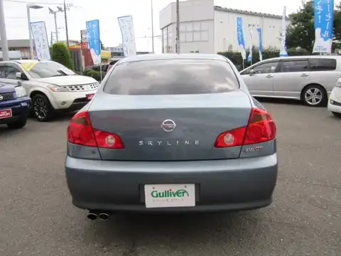 カタログ画像：スカイライン （SKYLINE） ３５０ＧＴ プレミアム 2004年11月 CBA-PV35 3500cc レイクショアーブルー（Ｍ） 燃費8.6km / l バック