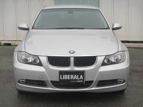 カタログ画像：３シリーズ （3 SERIES） ３２０ｉ 2010年5月 LBA-PG20G 2000cc チタン・シルバー（メタリック・カラー） 燃費16.0km / l フロント