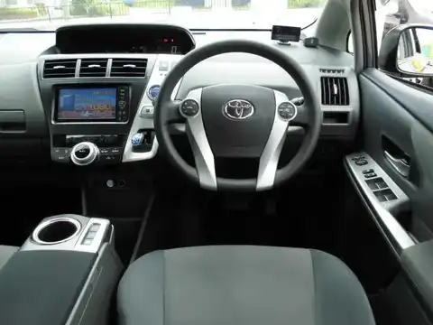 カタログ画像：プリウスα （PRIUS ALPHA） Ｓ 2013年8月 DAA-ZVW41W 1800cc グレーメタリック 燃費26.2km / l 内装