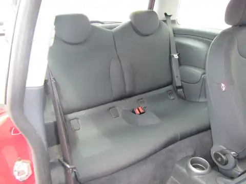 カタログ画像：ＭＩＮＩ （MINI） クーパー 2005年9月 GH-RA16 1600cc チリ・レッド（ソリッド） 燃費13.4km / l 内装