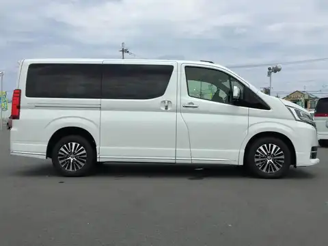 カタログ画像：グランエース （GRANACE） プレミアム 2021年6月 3DA-GDH303W 2800cc ホワイトパールクリスタルシャイン 燃費10.0km / l 外装