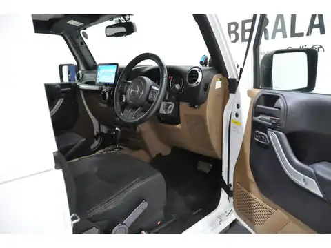 カタログ画像：ジープ・ラングラー （JEEP WRANGLER） サハラ 2014年4月 ABA-JK36S 3600cc ブライトホワイトクリアコート 燃費7.9km / l 内装