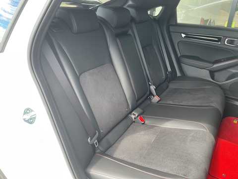 カタログ画像：シビック （CIVIC） タイプＲ レーシングブラックパッケージ 2025年9月 6BA-FL5 2000cc チャンピオンシップホワイト 燃費12.5km / l バック