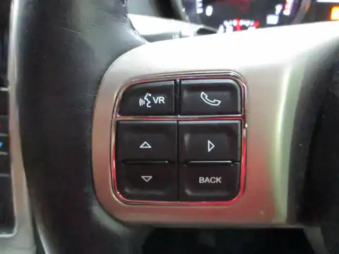 カタログ画像：ジープ・グランドチェロキー （JEEP GRAND CHEROKEE） オーバーランド 2011年12月 ABA-WK36A 3600cc ブリリアントブラッククリスタルパールコート 燃費7.7km / l 内装