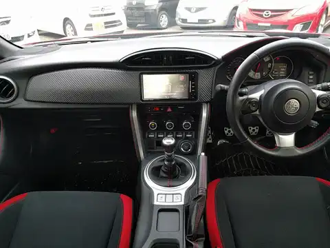 カタログ画像：８６ （86） ＧＴ 2017年10月 DBA-ZN6 2000cc ピュアレッド 燃費11.8km / l 内装