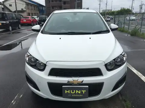 カタログ画像：シボレーソニック （CHEVROLET SONIC） ＬＴ 2011年11月 ABA-KT300 1600cc サミット ホワイト 燃費10.9km / l フロント