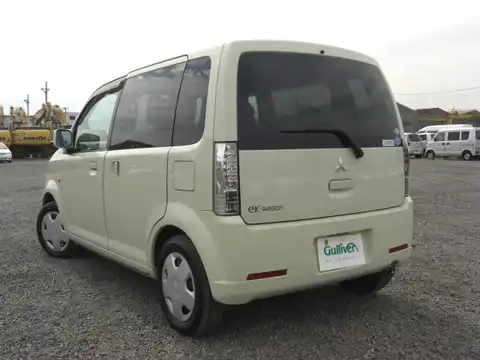 カタログ画像：ｅＫワゴン （EK WAGON） Ｇ 2010年8月 DBA-H82W 660cc ペールベージュソリッド バック