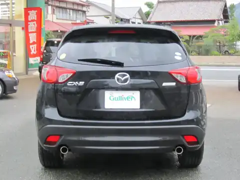 カタログ画像：ＣＸ－５ （CX-5） ２０Ｓ 2012年12月 DBA-KEEAW 2000cc ジェットブラックマイカ 燃費16.0km / l バック