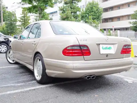 カタログ画像：Ｅクラス （E-CLASS） Ｅ５５ 1999年10月 GF-E55 5500cc 燃費6.8km / l バック