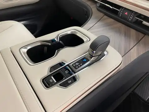 カタログ画像：ＬＭ （LM） ＬＭ５００ｈ バージョンＬ 2025年8月 5AA-TAWH15W 2400cc ソニッククォーツ 燃費13.8km / l 内装