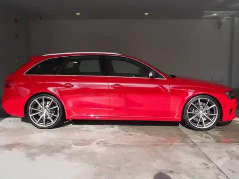 カタログ画像：ＲＳ４アバント （RS4 AVANT） ベースグレード 2015年1月 ABA-8KCFSF 4200cc ミサノレッドパールエフェクト 燃費8.1km / l 外装