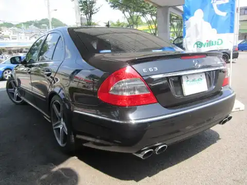 カタログ画像：Ｅクラス （E-CLASS） Ｅ５５０ アバンギャルドＳ 2007年1月 CBA-211072 5500cc コルンバイトブラック（Ｍ）orオブシディアンブラック（Ｍ） 燃費7.4km / l バック