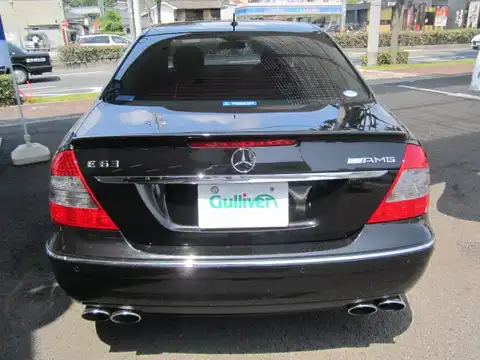 カタログ画像：Ｅクラス （E-CLASS） Ｅ５５０ アバンギャルドＳ 2007年1月 CBA-211072 5500cc コルンバイトブラック（Ｍ）orオブシディアンブラック（Ｍ） 燃費7.4km / l バック