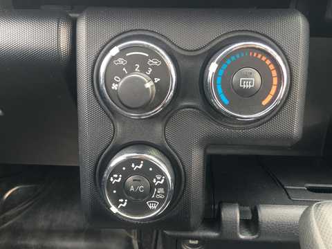 カタログ画像：サクシード （SUCCEED） ＵＬ－Ｘ 2016年8月 DBE-NCP165V 1500cc ブラックマイカ 燃費15.8km / l 内装