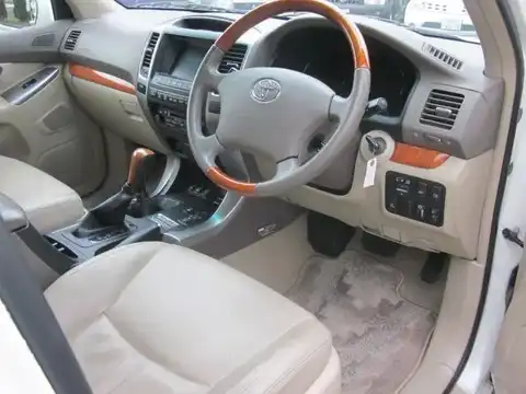 カタログ画像：ランドクルーザープラド （LAND CRUISER PRADO） ＴＺ Ｇセレクション 2004年8月 TA-VZJ121W 3400cc ホワイトパールクリスタルシャイン 燃費8.1km / l 内装