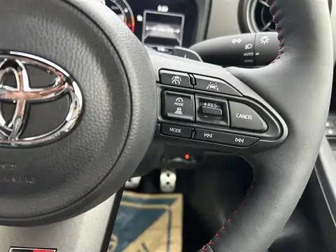 カタログ画像：ＧＲヤリス （GR YARIS） ＲＺ ハイパフォーマンス 2025年5月 4BA-GXPA16 1600cc プラチナホワイトパールマイカ 燃費10.8km / l 内装