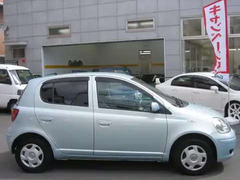 カタログ画像：ヴィッツ （VITZ） Ｆ Ｌパッケージ 2002年12月 UA-NCP15 1300cc ペールブルーマイカメタリック 燃費16.6km / l 外装