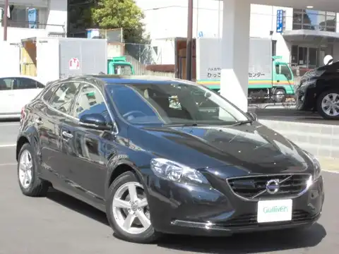 カタログ画像：Ｖ４０ （V40） Ｔ４ 2013年12月 DBA-MB4164T 1600cc ブラック 燃費16.2km / l メイン（その他）