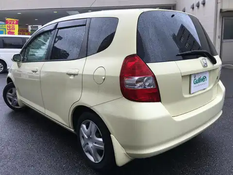 カタログ画像：フィット （FIT） Ｗ 2004年4月 DBA-GD1 1300cc タフタホワイトorバニラクレム 燃費23.0km / l バック