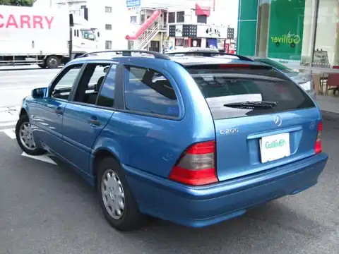 カタログ画像：Ｃクラスステーションワゴン （C-CLASS STATIONWAGON） Ｃ２００ ステーションワゴン 1999年10月 GF-202080 2000cc アクアマリンブルー 燃費9.2km / l バック