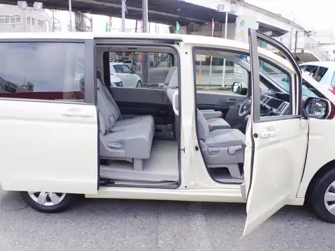 カタログ画像：ステップワゴン （STEPWAGON） Ｇ インターナビ コンフォートセレクション 2012年9月 DBA-RK2 2000cc ヒダマリアイボリー・パール 燃費13.6km / l 内装