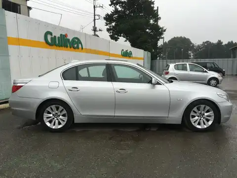 カタログ画像：５シリーズ （5 SERIES） ５３０ｉ 2005年6月 ABA-NE30 3000cc チタン・シルバーメタリックorシルバー・グレーメタリック 燃費9.0km / l 外装