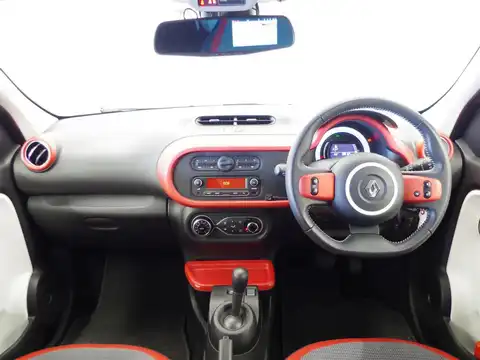 カタログ画像：トゥインゴ （TWINGO） インテンス 2018年4月 DBA-AHH4B 900cc ルージュ フラム Ｍ 燃費21.7km / l 内装