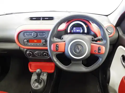 カタログ画像：トゥインゴ （TWINGO） インテンス 2018年4月 DBA-AHH4B 900cc 燃費21.7km / l 内装