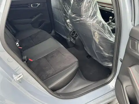 カタログ画像：シビック （CIVIC） タイプＲ レーシングブラックパッケージ 2025年9月 6BA-FL5 2000cc ソニックグレー・パール 燃費12.5km / l バック