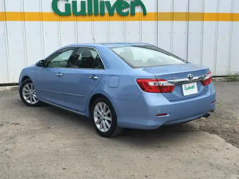 カタログ画像：カムリ （CAMRY） ハイブリッド Ｇパッケージ 2013年9月 DAA-AVV50 2500cc トゥルーブルーマイカメタリック 燃費23.4km / l バック