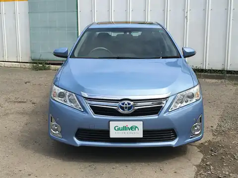 カタログ画像：カムリ （CAMRY） ハイブリッド Ｇパッケージ 2014年4月 DAA-AVV50 2500cc トゥルーブルーマイカメタリック 燃費23.4km / l フロント