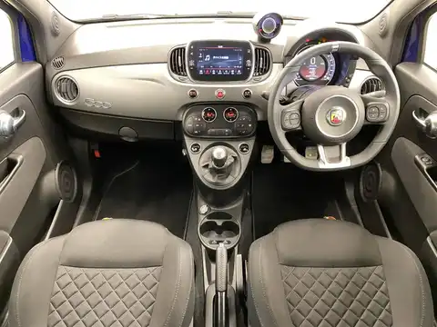 カタログ画像：アバルト５９５ （ABARTH 595） ピスタ 2020年5月 ABA-31214T 1400cc ブル ポディオ 燃費15.6km / l 内装