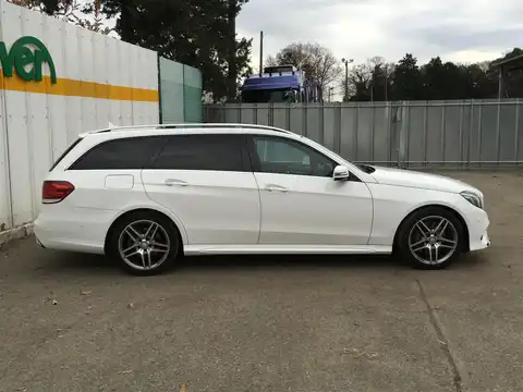 カタログ画像：Ｅクラスステーションワゴン （E-CLASS STATIONWAGON） Ｅ３５０ ブルーテック ステーションワゴン アバンギャルド 2013年5月 LDA-212226C 3000cc ダイヤモンドホワイト（Ｍ） 燃費18.0km / l 外装