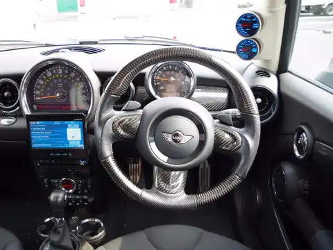 カタログ画像：ＭＩＮＩ （MINI） クーパーＳ クラブマン 2011年4月 DBA-ZG16 1600cc アイス・ブルー（ソリッド） 燃費17.8km / l 内装