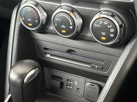 カタログ画像：ＭＡＺＤＡ２ （MAZDA2） １５スポルト 2023年3月 5BA-DJLAS 1500cc スノーフレイクホワイトパールマイカ 燃費18.1km / l 内装