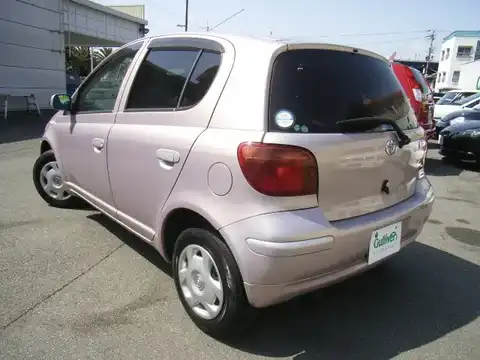 カタログ画像：ヴィッツ （VITZ） Ｕ Ｄパッケージ 2002年8月 UA-NCP10 1300cc 燃費21.0km / l バック