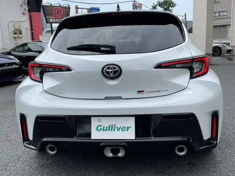 カタログ画像：ＧＲカローラ （GR COROLLA） ＲＺ 2023年8月 4BA-GZEA14H 1600cc スーパーホワイトⅡ 燃費12.4km / l バック