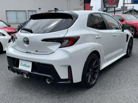 カタログ画像：ＧＲカローラ （GR COROLLA） ＲＺ 2023年8月 4BA-GZEA14H 1600cc スーパーホワイトⅡ 燃費12.4km / l バック