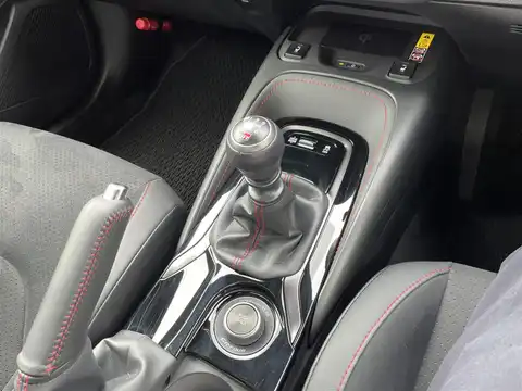 カタログ画像：ＧＲカローラ （GR COROLLA） ＲＺ 2023年8月 4BA-GZEA14H 1600cc プラチナホワイトパールマイカ 燃費12.4km / l 内装