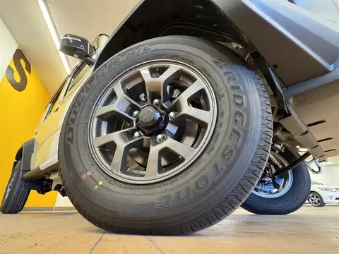 カタログ画像：ジムニー （JIMNY） ＸＧ 2025年11月 3BA-JB64W 660cc 燃費14.3km / l タイヤ