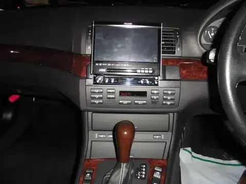 カタログ画像：３シリーズ （3 SERIES） ３２０ｉスポーティダイヤモンド 2004年7月 GH-AV22 2200cc ダイヤモンド・メタリック 燃費9.8km / l 内装