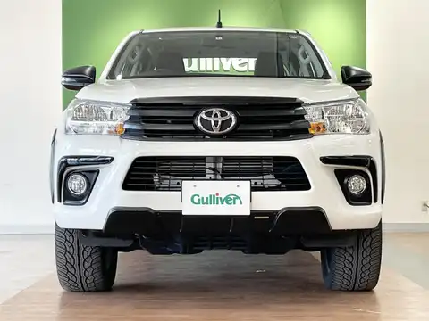 カタログ画像：ハイラックス （HILUX） Ｘ 2017年9月 QDF-GUN125 2400cc スーパーホワイトⅡ 燃費11.8km / l フロント