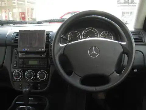 カタログ画像：Ｍクラス （M-CLASS） ＭＬ３５０スペシャルエディション 2004年10月 GH-163157 3700cc ブリリアントシルバー（Ｍ）orキューバナイトシルバー（Ｍ） 燃費6.9km / l 内装