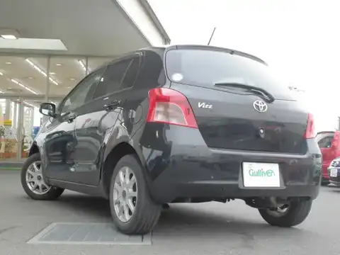 カタログ画像：ヴィッツ （VITZ） Ｆ アドバンスドエディション 2007年1月 DBA-SCP90 1300cc ブラックマイカ 燃費19.6km / l バック